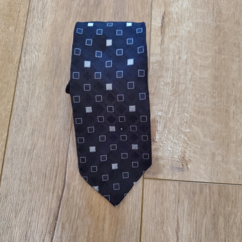 ESCADA Men's 100% Silk Italian Necktie Tie ITALY Luxury Designer Black White